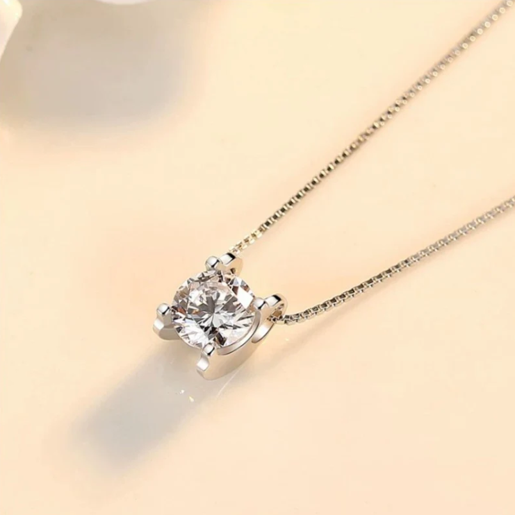 Midsummer Bloom Moissanite Necklace