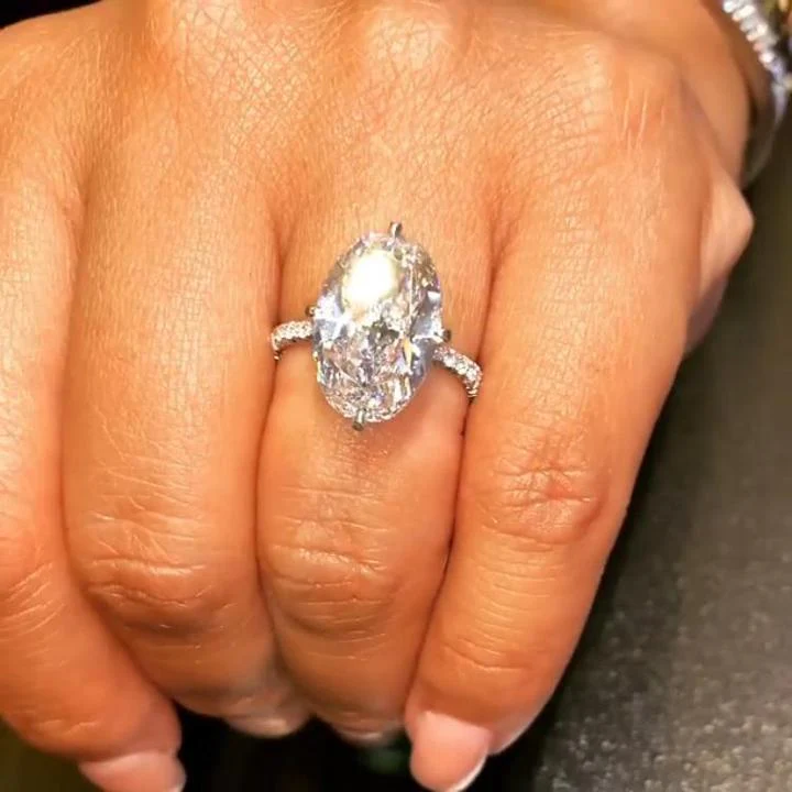 Classic 4 Prong Oval Cut Engagement Ring
