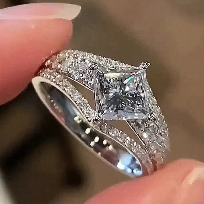 Radiant Princess – Timeless Silver Solitaire Ring