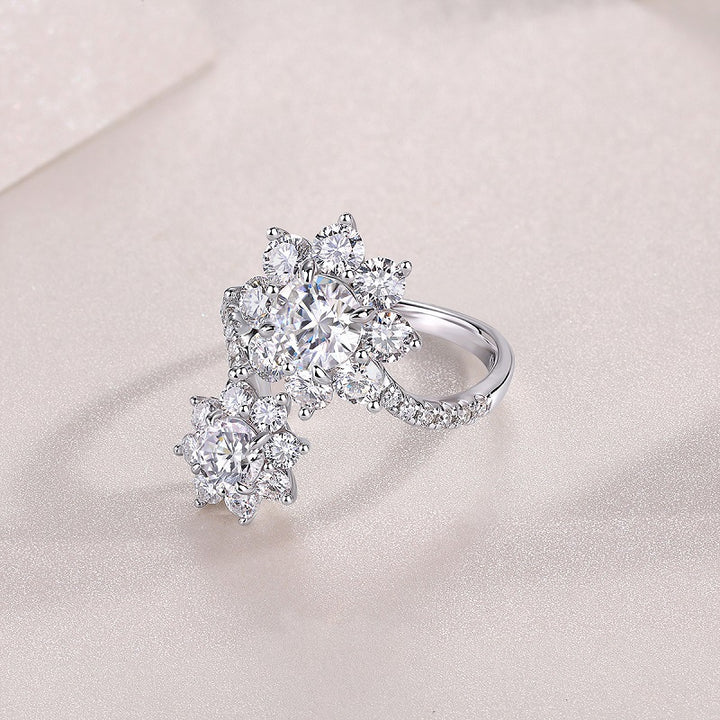 Hot-selling light luxury sunflower S925 silver ring with white gold-plated moissanite ring