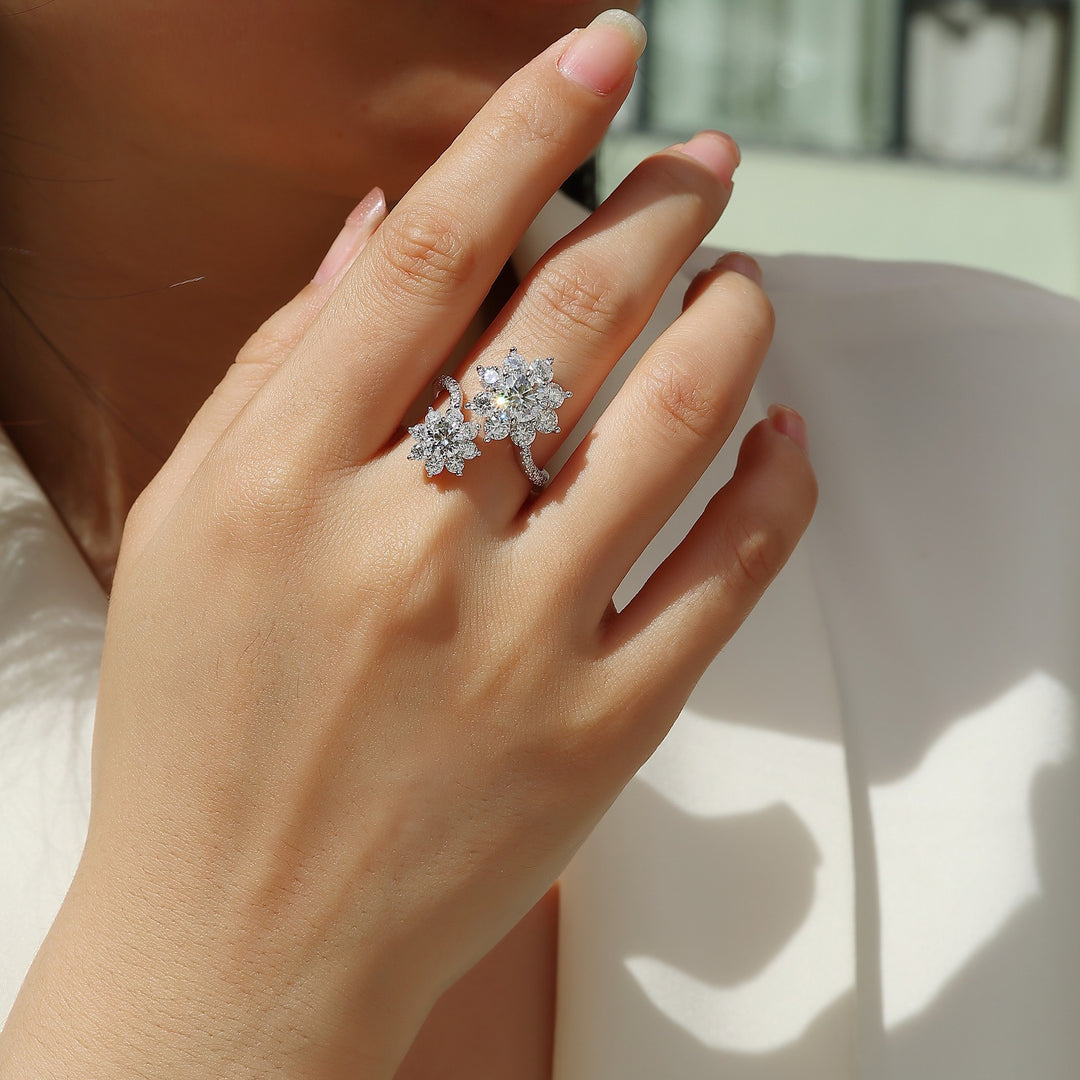 Hot-selling light luxury sunflower S925 silver ring with white gold-plated moissanite ring