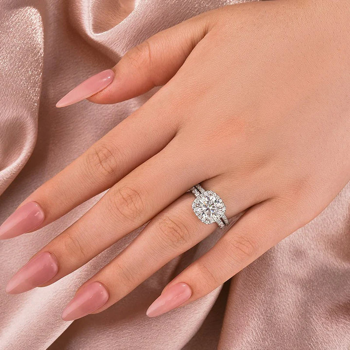 Round Cut White Gold Moissanite Diamond Wedding Ring