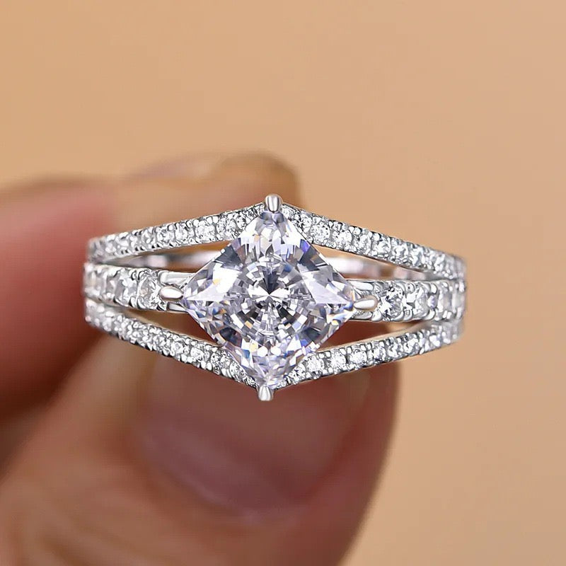 Radiant Princess – Timeless Silver Solitaire Ring