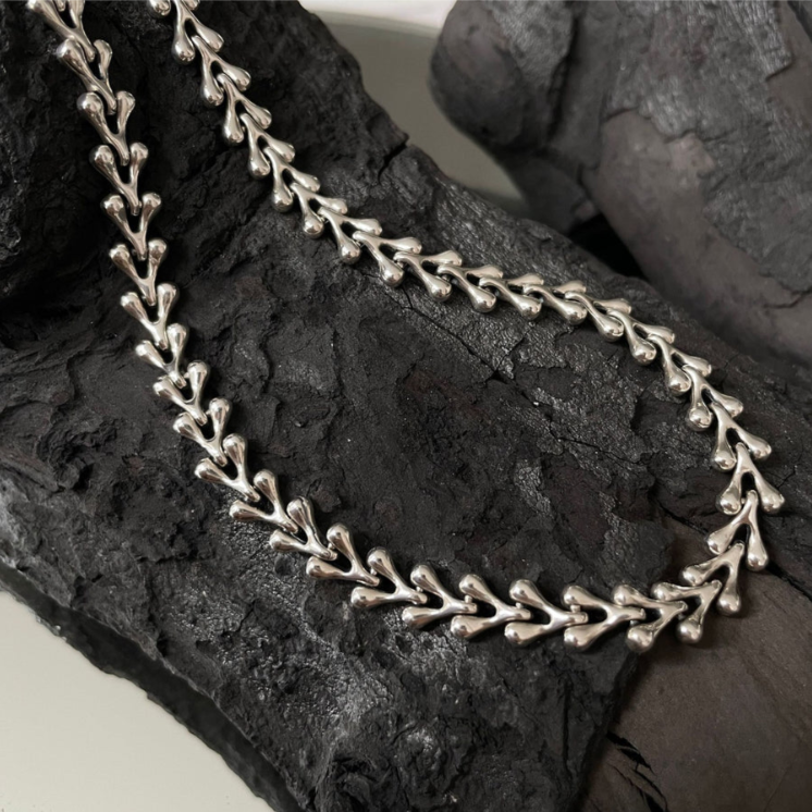 Distinctive Keel-Inspired Necklace