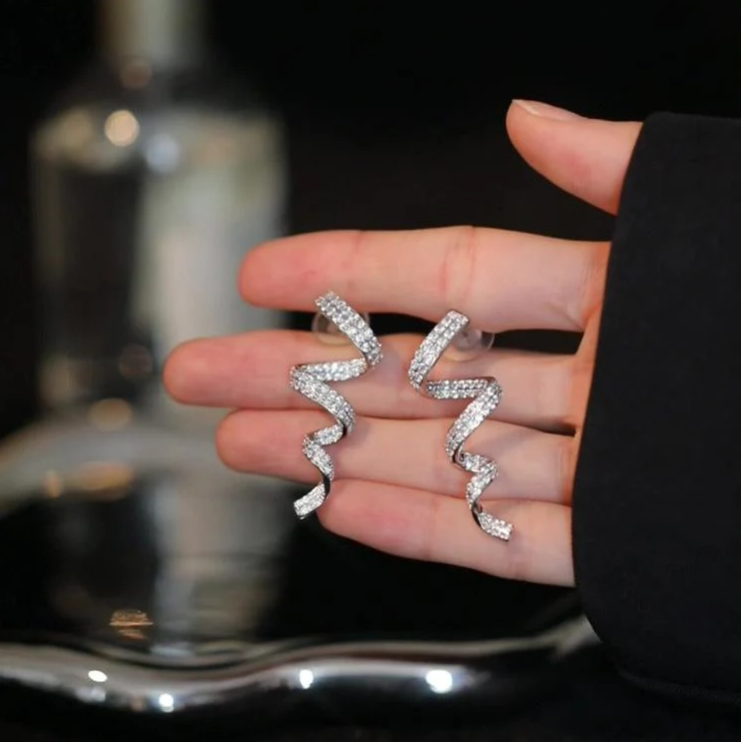 Elegant Wave Line Designer Earrings