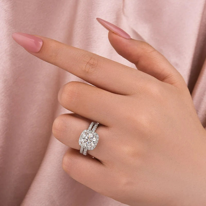 Round Cut White Gold Moissanite Diamond Wedding Ring