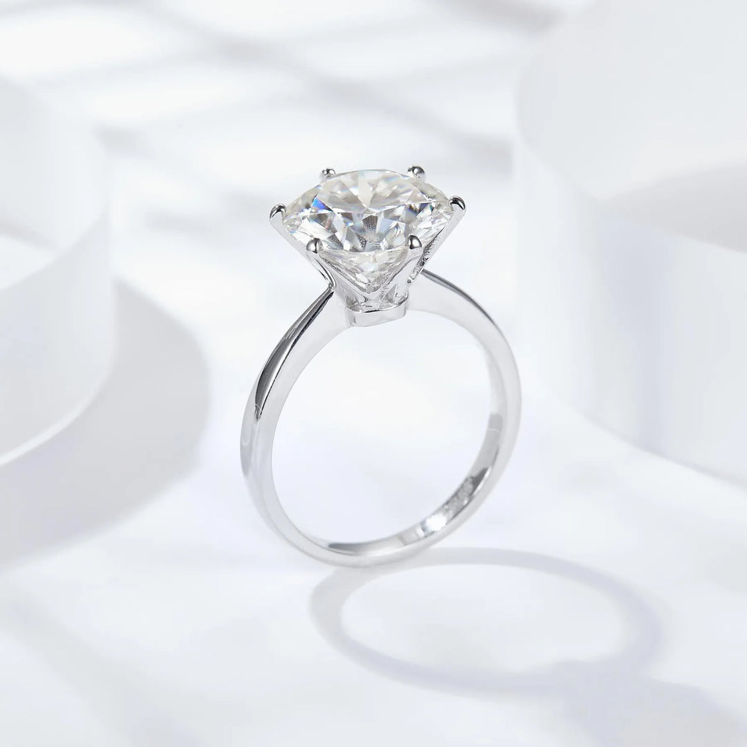 Luxury Moissanite Engagement Ring