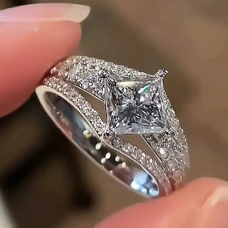 Radiant Princess – Timeless Silver Solitaire Ring