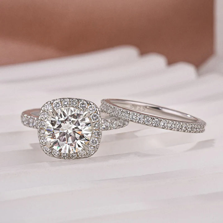 Round Cut White Gold Moissanite Diamond Wedding Ring