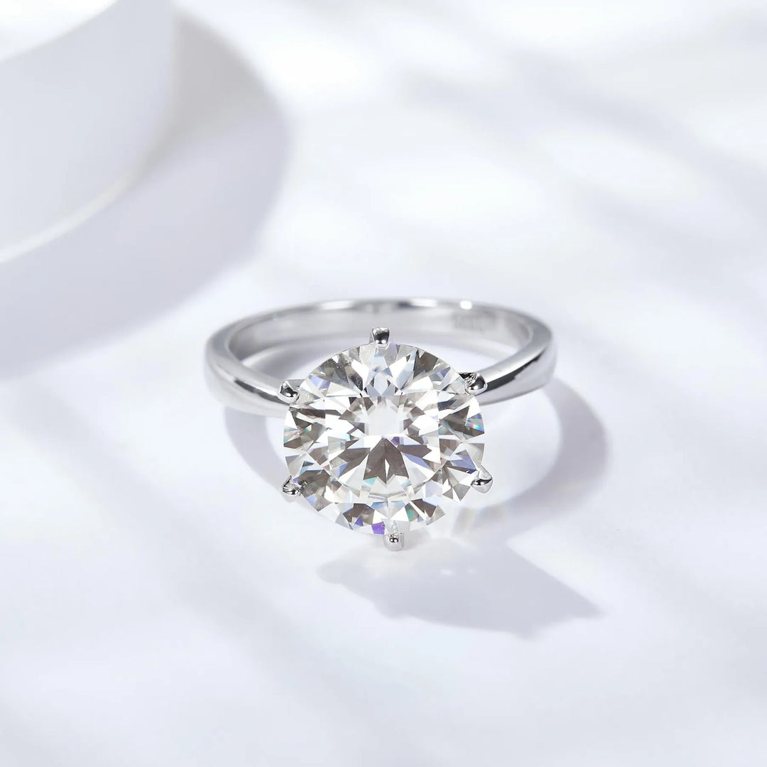 Luxury Moissanite Engagement Ring