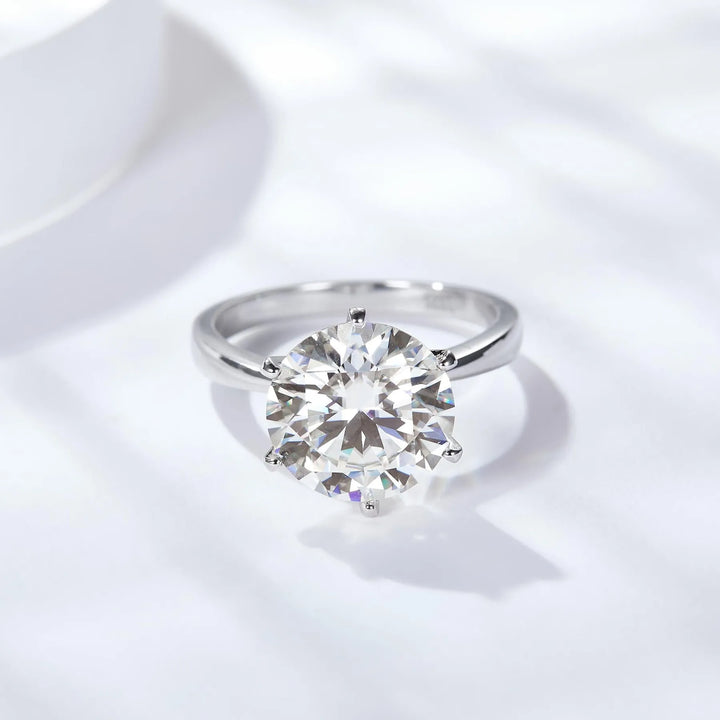Luxury Moissanite Engagement Ring