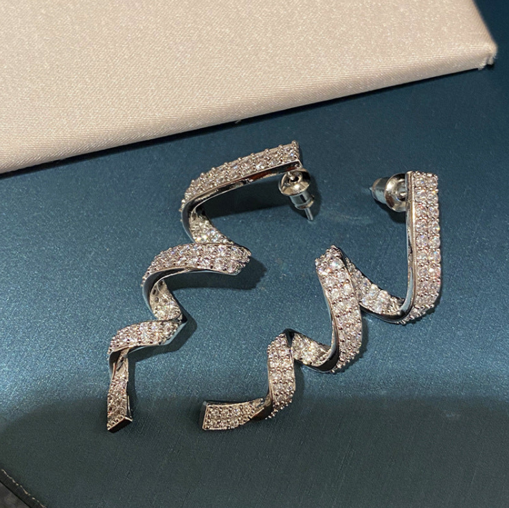Elegant Wave Line Designer Earrings